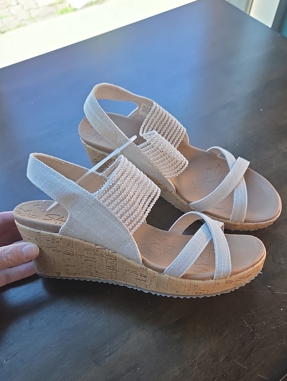 Skechers Size 9 Neutral Elastic Strap Wedge Sandals in Cream NEW